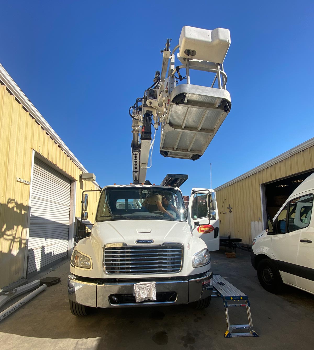 freightliner crane truck windshield replacement job